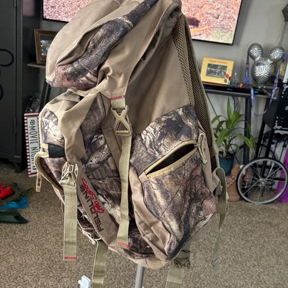 Fieldline Pro Series
Camo Outdoor Backpack - Picture 3 of 8